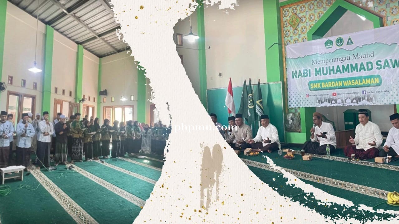 Meriahkan Maulid Nabi dengan berbagi jajan dan tausiyah dari Ustaz Nasirun di SMK Bardan Wasalaman